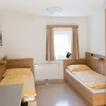 Hostel Jugendgastehaus Schaidberg *